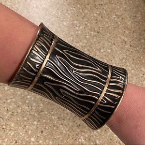 Awesome bracelet black and gold stripes